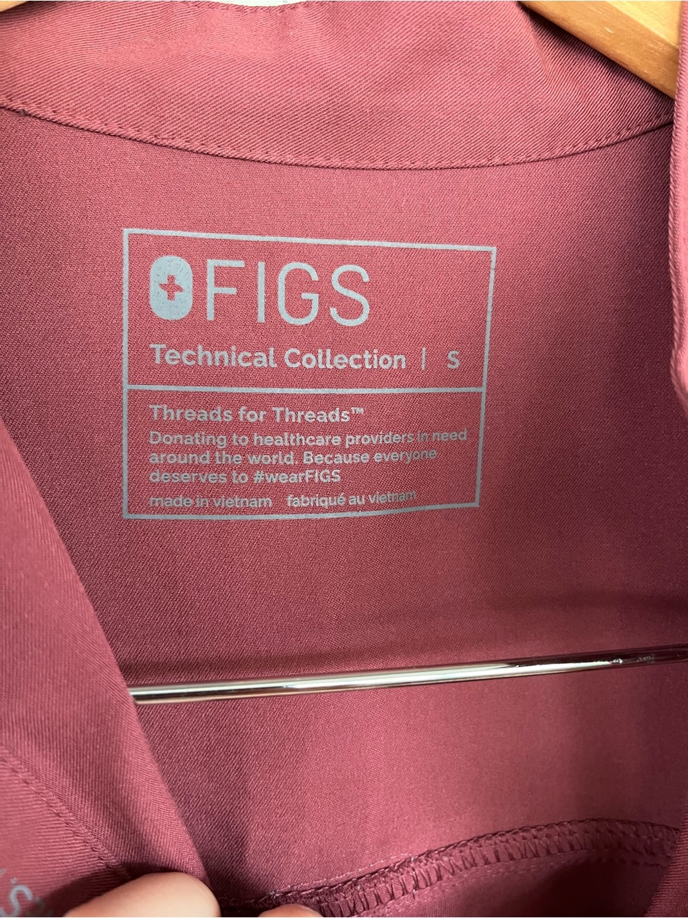 FIGS Rafaela Scrub Top. Oversized fit. Dark Cherry PO3092 Women’s Small - Picture 3 of 8